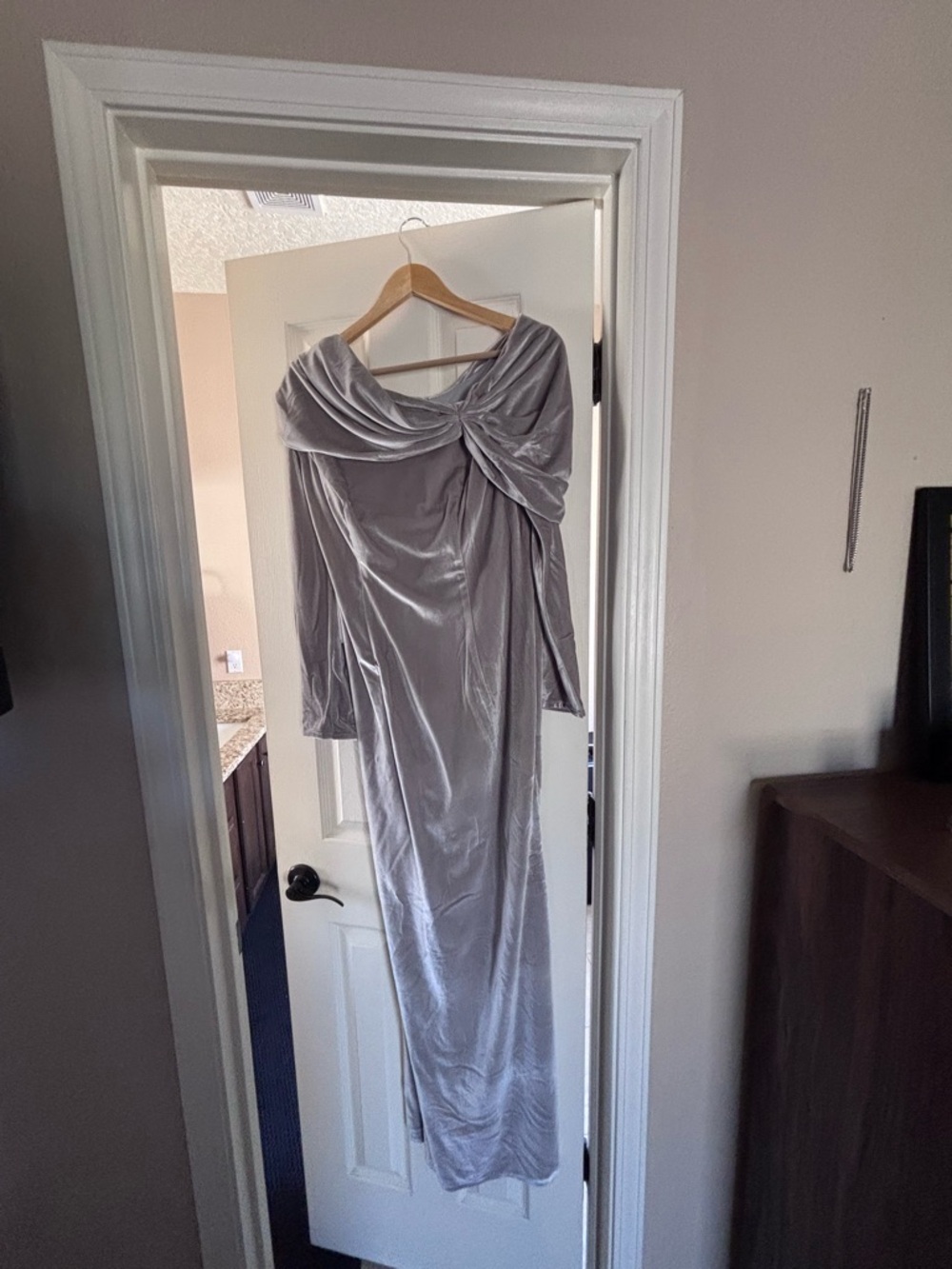 Elegant Grey Velvet Long Sleeve Evening Gown - Picture 4 of 4